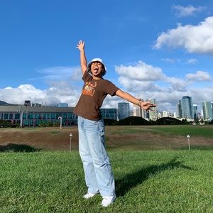 Meet your Posher, Naia